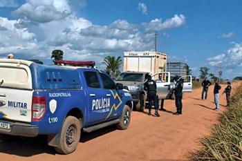 Homem é preso com duas armas de fogo, munições e folhas de coca em operação