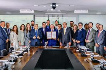 Lula sanciona Lei Antifacção e defende prisão de magnatas do crime