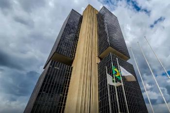 Copom decide Selic em meio a guerra e inflação acelerando