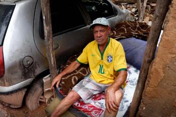 Morador de Juiz de Fora vive entre escombros de casa atingida por lamavvvv