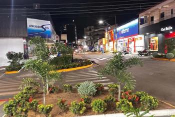 Prefeitura executa serviços essenciais de limpeza e conservação dos canteiros em diversos pontos da cidade