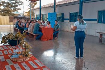 Professores reúnem-se em escola rural com comunidade para discutir desafios da educação