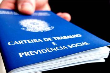 Pesquisa revela que brasileiro prefere emprego com carteira assinada
