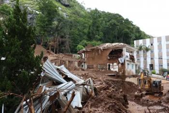 Buscas em Juiz de Fora estão encerradas; moradores seguem fora de casa