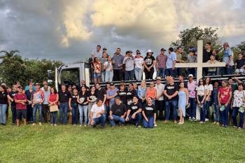 Produtores rurais recebem caminhão com apoio do Deputado  Cirone Deiró