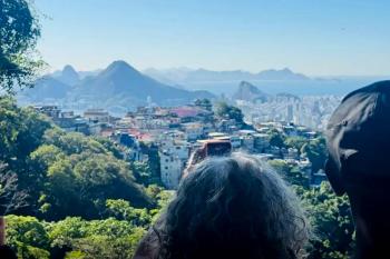 Trilha na Rocinha mostra Mata Atlântica e recuperação florestal no Rio