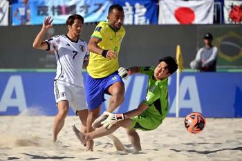 Brasil supera Japão e vai à semi na Copa do Mundo de Futebol de Areia