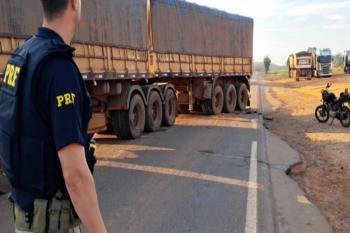 Motociclista morre após bater em carreta na BR-364 entre Ariquemes e Jaru