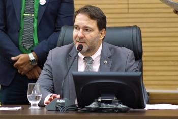 Deputado Alex Redano solicita reforma da Escola Estadual Carlos Drummond de Andrade em Candeias do Jamari