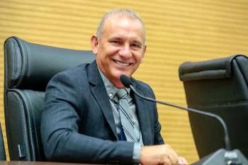 Ezequiel Neiva assegura recursos para fanfarra e climatização da Escola Maria Jacira, no distrito de Nova Califórnia