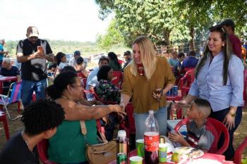 Ieda Chaves entrega R$ 500 mil em equipamentos agrícolas para associação em Machadinho 