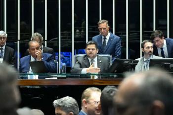 Dosimetria: Alcolumbre promulga lei que beneficia condenados pelo 8/1