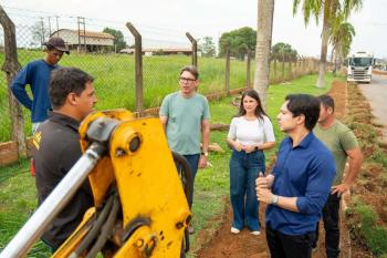 Prefeitura inicia construção de pista de caminhada na Avenida Dom Pedro I, no Setor 04