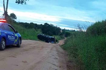 Capotamento na Linha 06 deixa um morto e três feridos em Cacoal