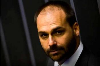 TSE manda Eduardo Bolsonaro retirar posts de desinformação sobre urnas