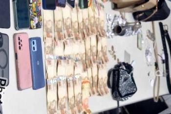 PM prende quatro mulheres com 13 celulares furtados de foliões