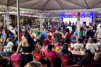 Resenha dos Servidores reúne música, sorteios e homenagens no Mercado Cultural