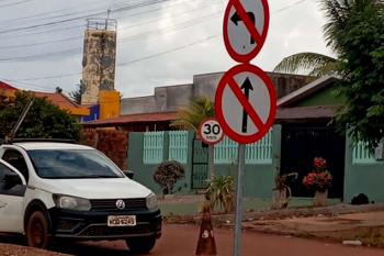 Motoristas devem ficar atentos à nova mão única em frente à Escola Maria Lira e à Creche Municipal