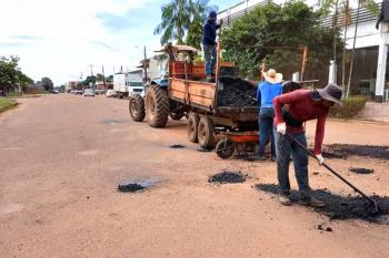 Prefeitura realiza operação tapa-buracos nas avenidas Campo Sales e Mendonça Lima
