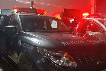 Suspeito é preso com drogas e balaça em abordagem da Polícia Militar 