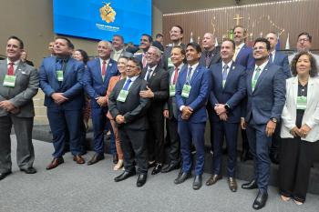 Deputado Marcelo Cruz destaca discussões ambientais durante encontro do Parlamento Amazônico em Manaus