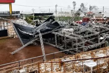 Palco da Expoari desaba durante ventania em Ariquemes um dia após o fim da feira