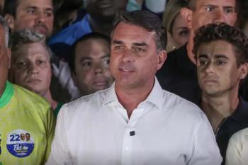 Em carta golpista, Flávio agradece Milei e Trump por apoio para fuga