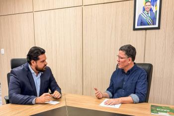 Líder do governo, Jean Oliveira, alinha pautas estratégicas com o Executivo Estadual