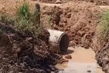 Morador denuncia descarte de esgoto em propriedade rural durante obra da Prefeitura de Parecis