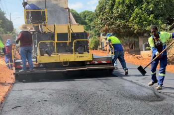 Prefeitura conclui pavimentação asfáltica de trechos das ruas Sergipe e Mamoré, no Setor 1A