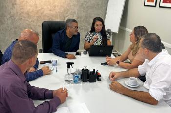 Deputado Ezequiel Neiva reivindica conclusão de projetos energéticos em Seringueiras