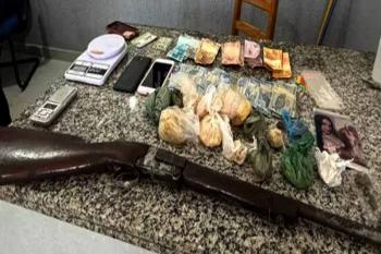 Operação policial conduz três pessoas, apreende crack, arma e dinheiro