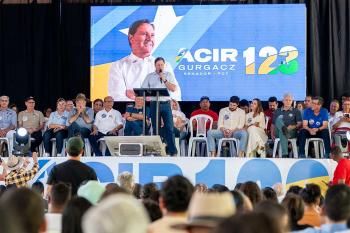Acir Gurgacz lança candidatura ao senado em evento para milhares de pessoas
