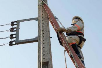 Segurança em postes: Energisa alerta técnicos de telecomunicações sobre riscos próximos à rede elétrica