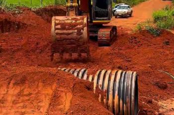 Semader realiza instalação de tubo armco na Linha 5 substituindo antigo bueiro de manilha por estrutura moderna