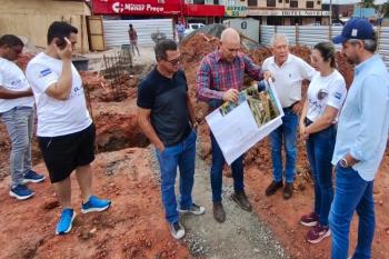 Obra do centro comercial de Pimenta Bueno avança com investimento de Ezequiel Neiva