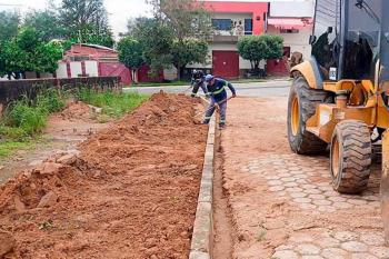 Restauração de meio-fio reforça manutenção viária em Ji-Paraná para garantir mobilidade
