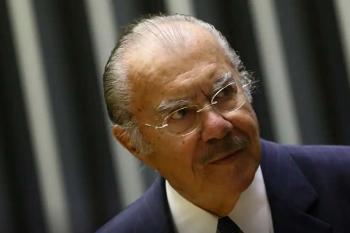 Ex-presidente José Sarney segue internado em hospital de São Paulo