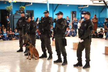 Palestra de combate às drogas é realizada por Policiais do Gape para crianças e adolescentes, em Porto Velho
