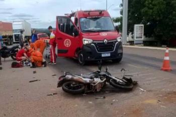 Motociclista fica ferido após colisão com carro na BR-364