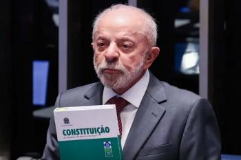 Lula faz campanha em MG e celebra fim da jornada 6x1