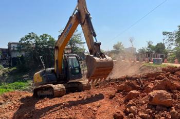 Obras avançam no canal Santa Bárbara com instalação de novas manilhas no Cai N’Água
