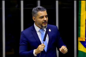 Deputado Thiago Flores apresenta projeto para blindar escolas contra ataques