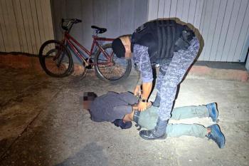 PATAMO flagra suspeito dentro de bar durante tentativa de furto na madrugada
