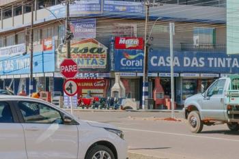 Após autorização do DNIT, prefeitura inicia instalação de semáforos no trecho urbano da BR-364