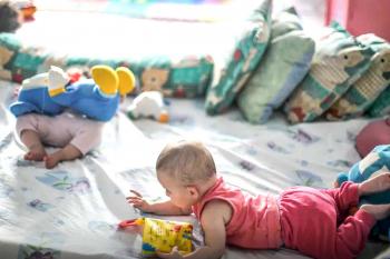 Pobreza afeta desenvolvimento de bebês desde 6 meses, mostra pesquisa