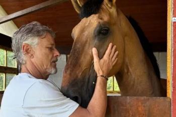 Aos 63 anos, ator Marcello Novaes troca holofotes por vida isolada no campo