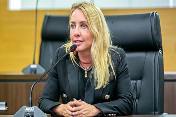 Ieda Chaves e Eyder Brasil apresentam lei que autoriza spray de defesa pessoal para mulheres