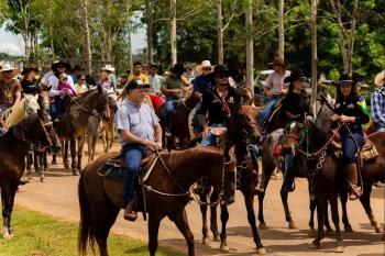 Deputado Pedro Fernandes participa da cavalgada da Exporic e destaca força da tradição e cultura regional em Rio Crespo