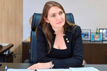 Deputada Lebrinha garante recurso para construção de quadra em escola de Guajará-Mirim